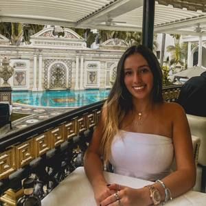 Meet your Posher, Luiza